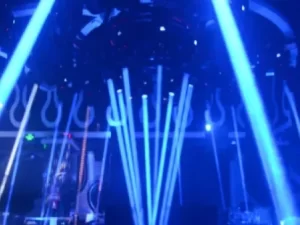 无线话筒选购全攻略：频段、通道数与应用场景详解